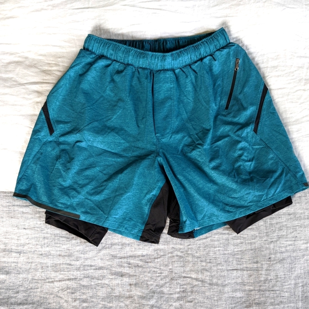 Lululemon Men's Surge Running 6" Shorts with compression liner, size Med